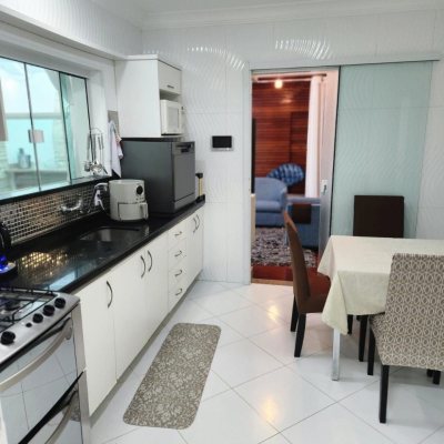 Casa Residencial com 278m², 3 quartos, 1 suíte, 3 garagens, no bairro Canasvieiras em Florianópolis
