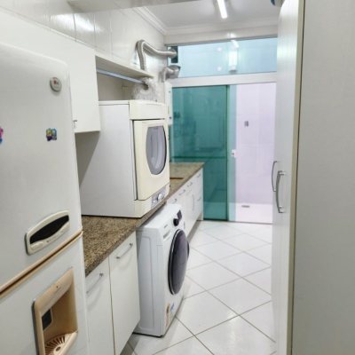 Casa Residencial com 278m², 3 quartos, 1 suíte, 3 garagens, no bairro Canasvieiras em Florianópolis