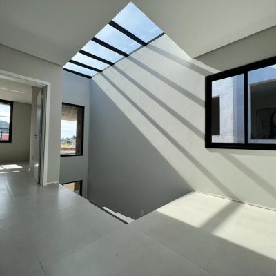 Casa Residencial com 208m², 3 quartos, 3 suítes, 2 garagens, no bairro Rio Tavares em Florianópolis