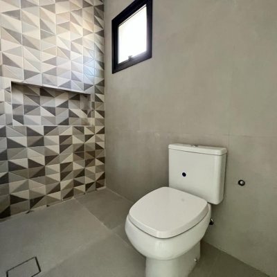 Casa Residencial com 208m², 3 quartos, 3 suítes, 2 garagens, no bairro Rio Tavares em Florianópolis