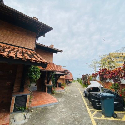 Casa em Condomínio com 55m², 2 quartos, 1 garagem, no bairro Canasvieiras em Florianópolis