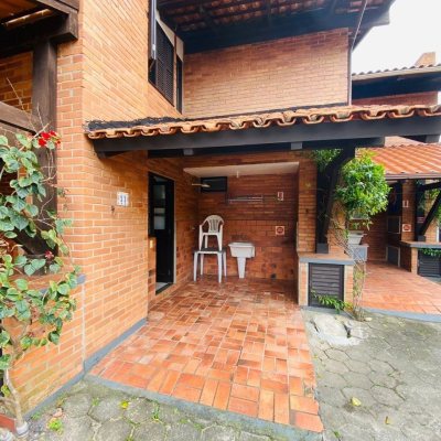 Casa em Condomínio com 55m², 2 quartos, 1 garagem, no bairro Canasvieiras em Florianópolis