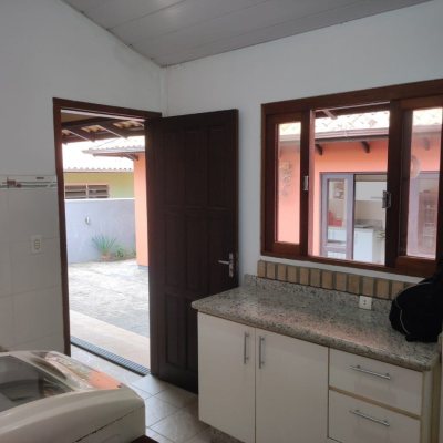 Casa Residencial com 143m², 4 quartos, 1 suíte, 2 garagens, no bairro Centro em São José