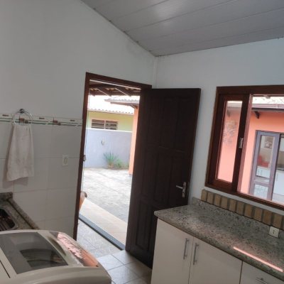 Casa Residencial com 143m², 4 quartos, 1 suíte, 2 garagens, no bairro Centro em São José