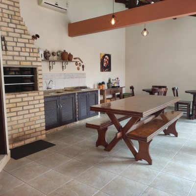 Casa Residencial com 143m², 4 quartos, 1 suíte, 2 garagens, no bairro Centro em São José