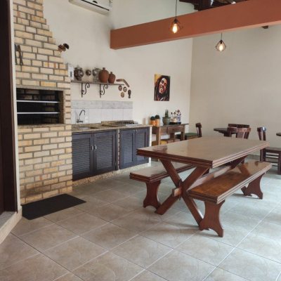 Casa Residencial com 143m², 4 quartos, 1 suíte, 2 garagens, no bairro Centro em São José