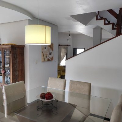 Casa Residencial com 143m², 4 quartos, 1 suíte, 2 garagens, no bairro Centro em São José