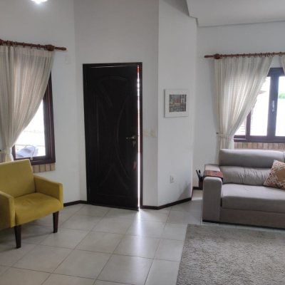 Casa Residencial com 143m², 4 quartos, 1 suíte, 2 garagens, no bairro Centro em São José