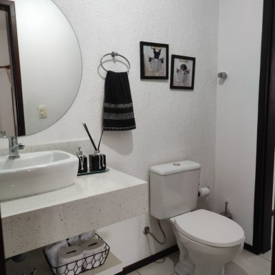 Casa Residencial com 143m², 4 quartos, 1 suíte, 2 garagens, no bairro Centro em São José