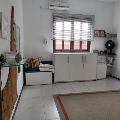 Casa Residencial com 143m², 4 quartos, 1 suíte, 2 garagens, no bairro Centro em São José