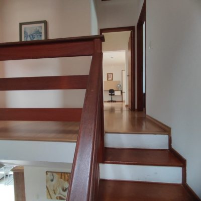 Casa Residencial com 143m², 4 quartos, 1 suíte, 2 garagens, no bairro Centro em São José