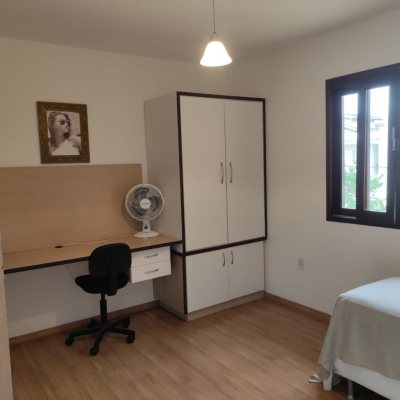 Casa Residencial com 143m², 4 quartos, 1 suíte, 2 garagens, no bairro Centro em São José