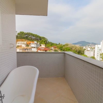 Cobertura com 297m², 4 quartos, 2 suítes, 3 garagens, no bairro João Paulo em Florianópolis