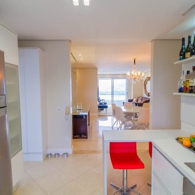 Cobertura com 297m², 4 quartos, 2 suítes, 3 garagens, no bairro João Paulo em Florianópolis