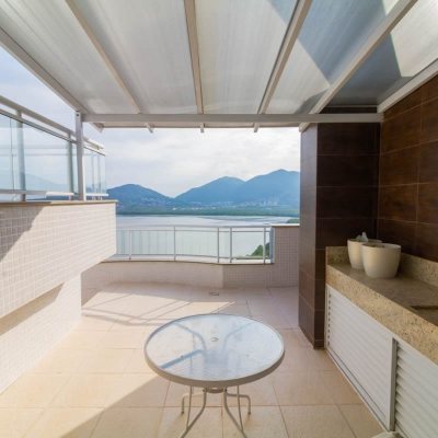 Cobertura com 297m², 4 quartos, 2 suítes, 3 garagens, no bairro João Paulo em Florianópolis