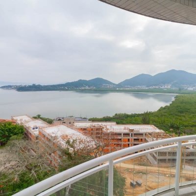 Cobertura com 297m², 4 quartos, 2 suítes, 3 garagens, no bairro João Paulo em Florianópolis