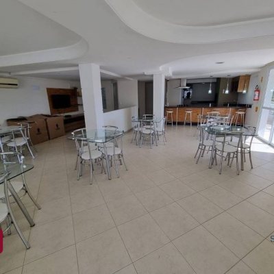 Cobertura com 297m², 4 quartos, 2 suítes, 3 garagens, no bairro João Paulo em Florianópolis