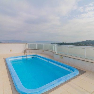 Cobertura com 297m², 4 quartos, 2 suítes, 3 garagens, no bairro João Paulo em Florianópolis