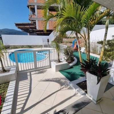 Cobertura com 297m², 4 quartos, 2 suítes, 3 garagens, no bairro João Paulo em Florianópolis