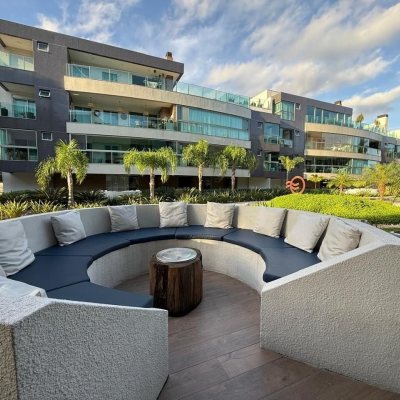 Cobertura com 191m², 2 quartos (sendo 2 suítes), 2 garagens, no bairro Campeche em Florianópolis