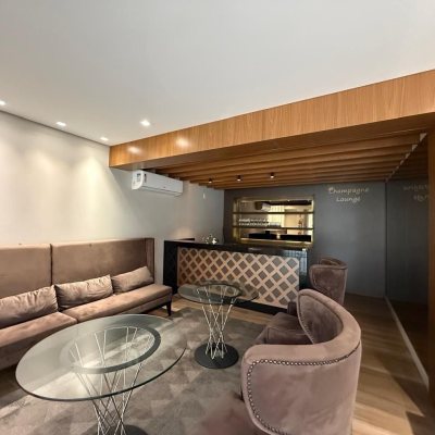 Cobertura com 191m², 2 quartos (sendo 2 suítes), 2 garagens, no bairro Campeche em Florianópolis