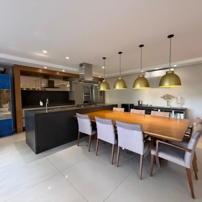 Cobertura com 191m², 2 quartos (sendo 2 suítes), 2 garagens, no bairro Campeche em Florianópolis