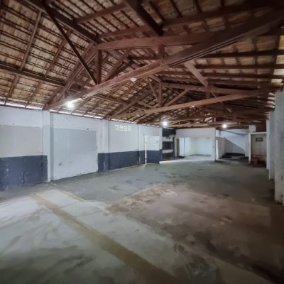 Galpao/Deposito com 100m², 6 garagens, no bairro Ponte Do Imaruim em Palhoça