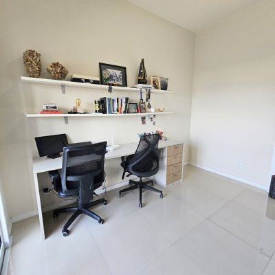 Cobertura com 142m², 3 quartos, 1 suíte, 3 garagens, no bairro Campeche em Florianópolis