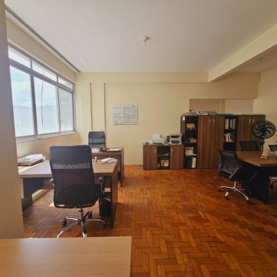 Sala com 212m², 3 garagens, no bairro Centro em Florianópolis