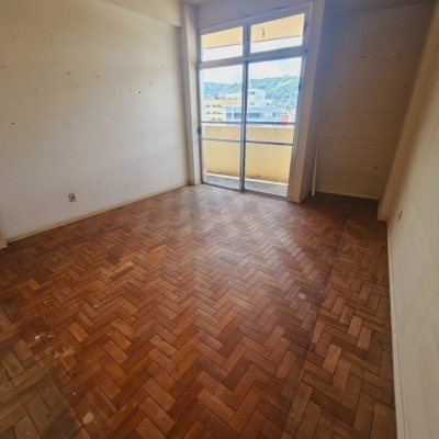 Sala com 212m², 3 garagens, no bairro Centro em Florianópolis