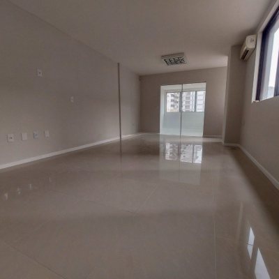 Sala com 48m², 1 garagem, no bairro Centro em Florianópolis