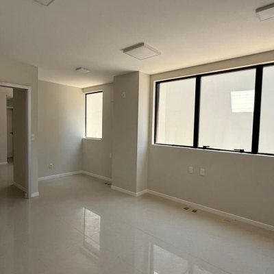 Sala com 48m², 1 garagem, no bairro Centro em Florianópolis