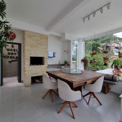 Casa Residencial com 450m², 8 quartos, 8 suítes, 5 garagens, no bairro Centro em Florianópolis