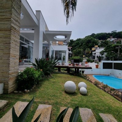 Casa Residencial com 450m², 8 quartos, 8 suítes, 5 garagens, no bairro Centro em Florianópolis