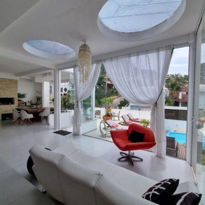 Casa Residencial com 450m², 8 quartos, 8 suítes, 5 garagens, no bairro Centro em Florianópolis