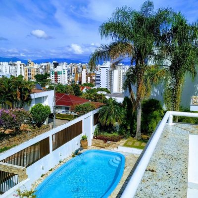 Casa Residencial com 450m², 8 quartos, 8 suítes, 5 garagens, no bairro Centro em Florianópolis