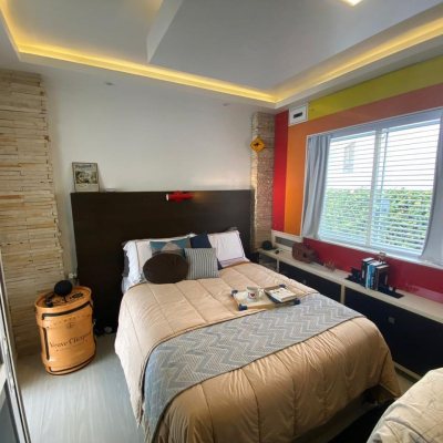 Casa Residencial com 450m², 8 quartos, 8 suítes, 5 garagens, no bairro Centro em Florianópolis