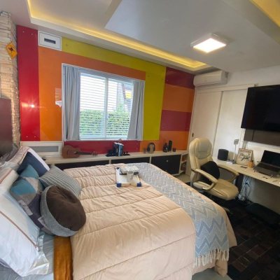 Casa Residencial com 450m², 8 quartos, 8 suítes, 5 garagens, no bairro Centro em Florianópolis