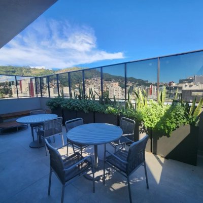 Apartamentos com 69m², 2 quartos, 2 suítes, 2 garagens, no bairro Centro em Florianópolis