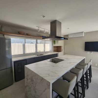Apartamentos com 69m², 2 quartos, 2 suítes, 2 garagens, no bairro Centro em Florianópolis