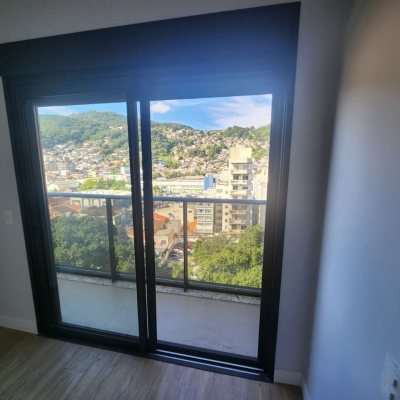 Apartamentos com 69m², 2 quartos, 2 suítes, 2 garagens, no bairro Centro em Florianópolis