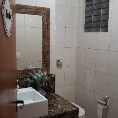 Casa Residencial com 243m², 4 quartos, 1 suíte, 2 garagens, no bairro Córrego Grande em Florianópolis