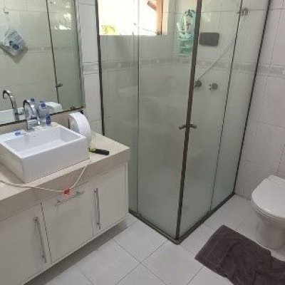 Casa Residencial com 243m², 4 quartos, 1 suíte, 2 garagens, no bairro Córrego Grande em Florianópolis