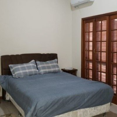 Casa Residencial com 243m², 4 quartos, 1 suíte, 2 garagens, no bairro Córrego Grande em Florianópolis