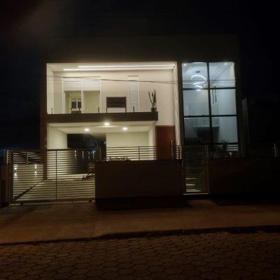 Casa Residencial com 210m², 3 quartos, 3 suítes, 4 garagens, no bairro Campeche em Florianópolis