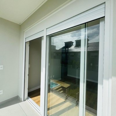 Casa Residencial com 210m², 3 quartos, 3 suítes, 4 garagens, no bairro Campeche em Florianópolis