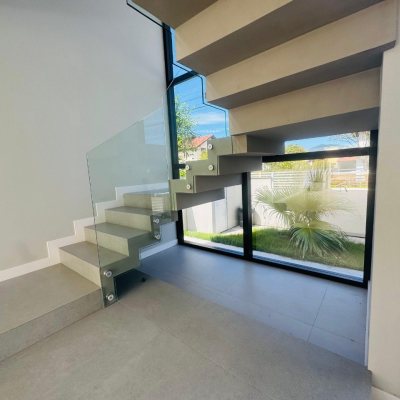 Casa Residencial com 210m², 3 quartos, 3 suítes, 4 garagens, no bairro Campeche em Florianópolis