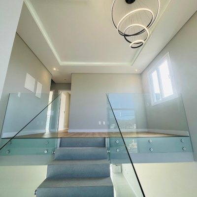 Casa Residencial com 210m², 3 quartos, 3 suítes, 4 garagens, no bairro Campeche em Florianópolis