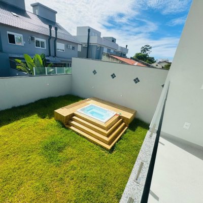 Casa Residencial com 210m², 3 quartos, 3 suítes, 4 garagens, no bairro Campeche em Florianópolis