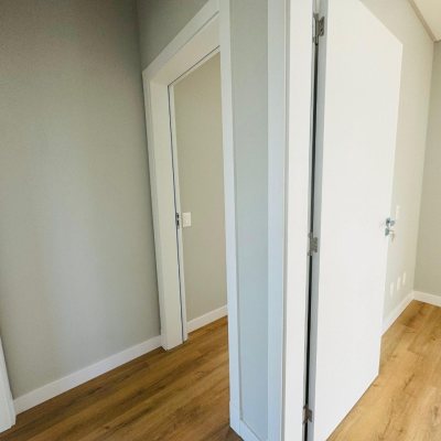 Casa Residencial com 210m², 3 quartos, 3 suítes, 4 garagens, no bairro Campeche em Florianópolis